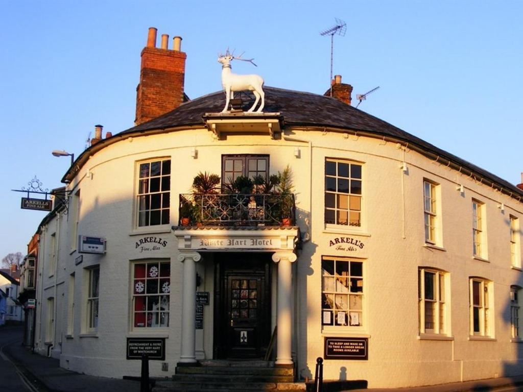 Отель The White Hart Whitchurch  Экстерьер фото