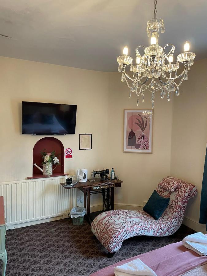 Отель The White Hart Whitchurch  Экстерьер фото