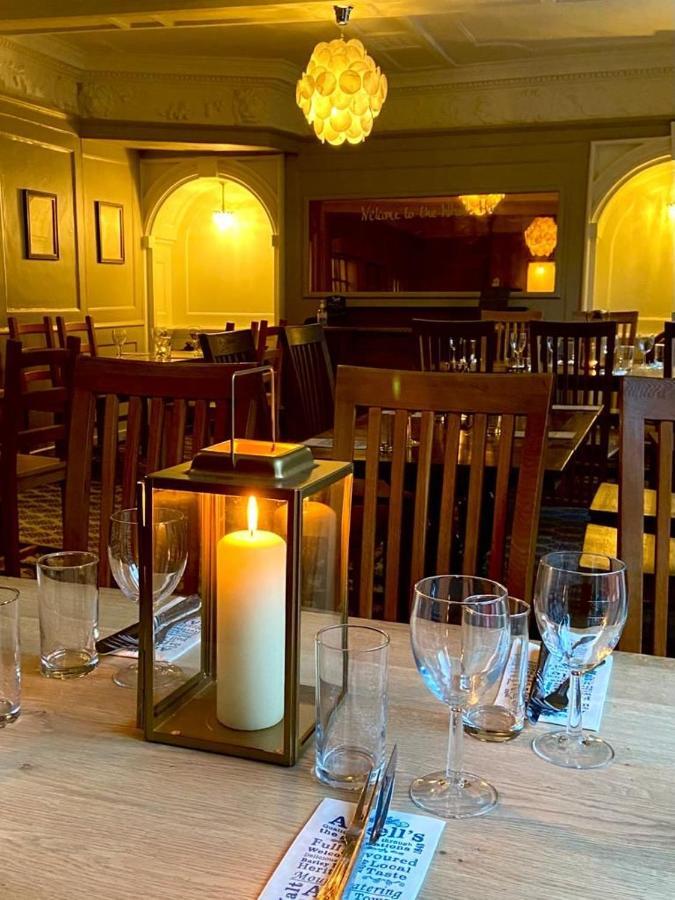 Отель The White Hart Whitchurch  Экстерьер фото
