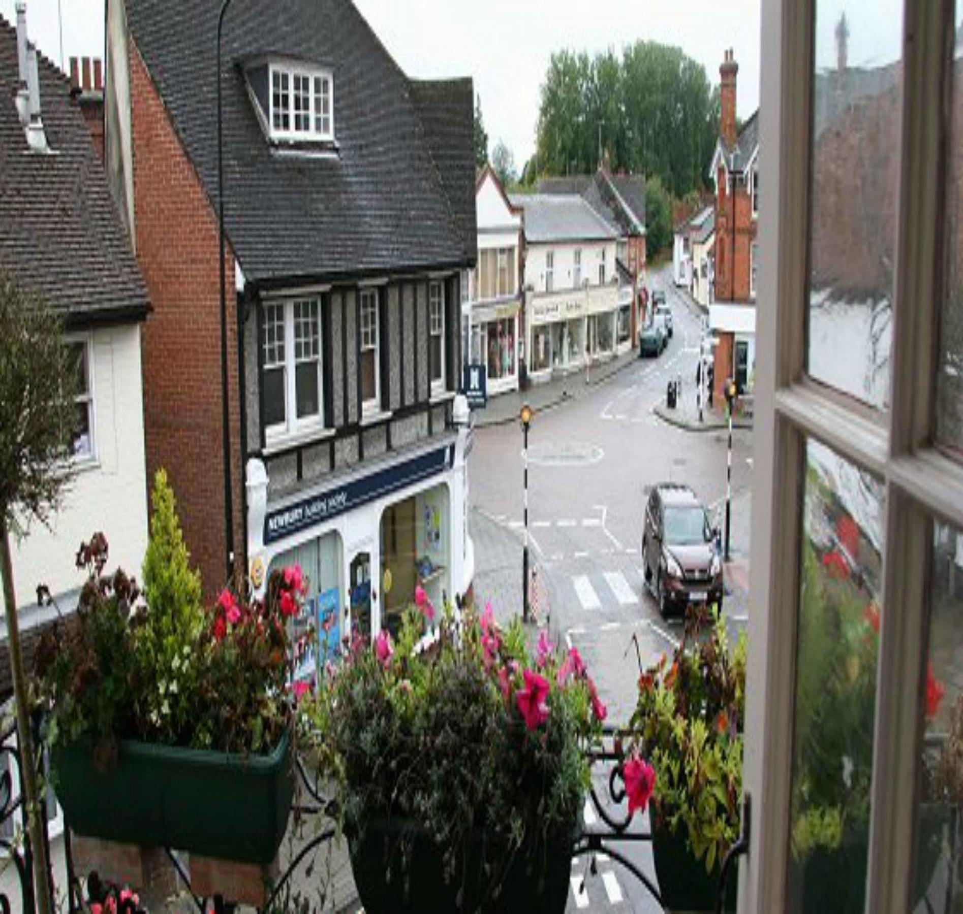 Отель The White Hart Whitchurch  Экстерьер фото